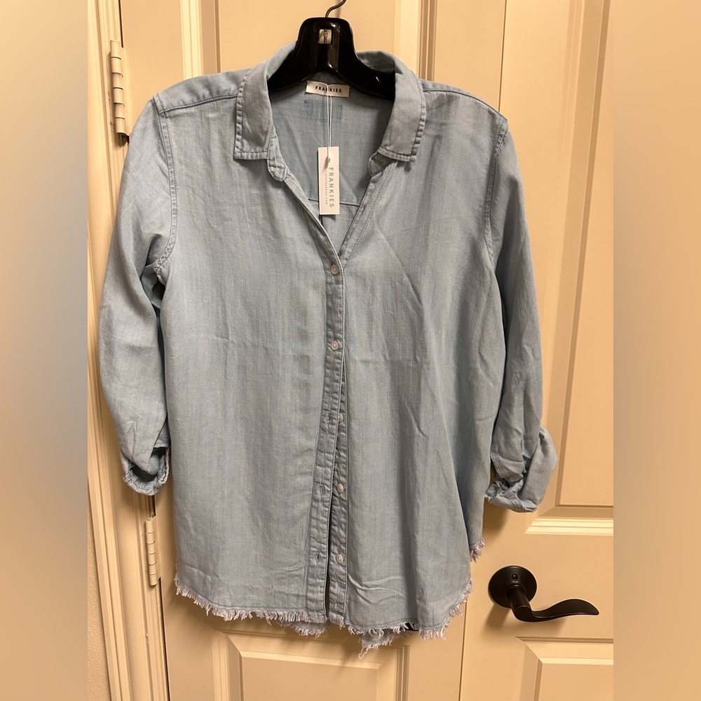 Frankie’s denim frayed long sleeve size large NWT